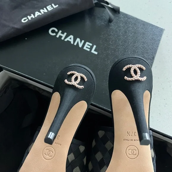 Authentic Chanel heels - Picture 1 of 15